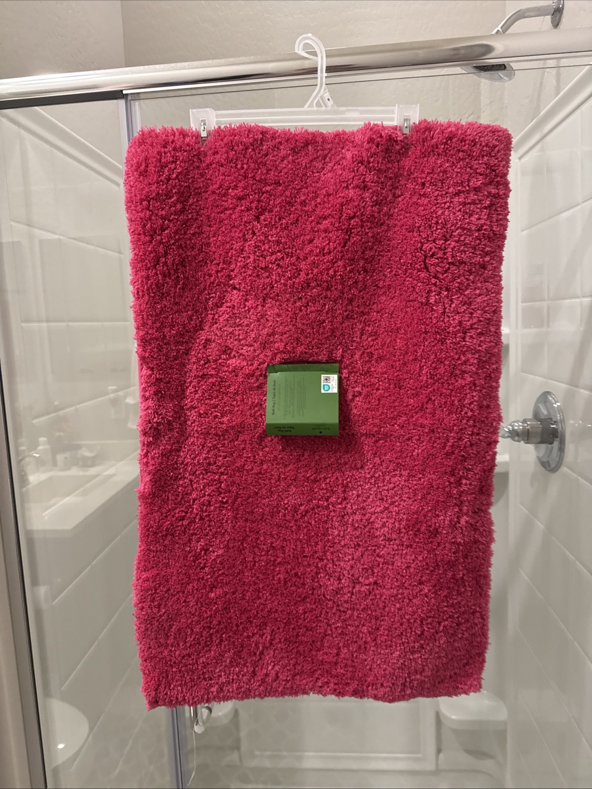 kate spade new york Hot Pink Bath Rug Soft & Absorbent 100% Polyester 20 x 32 in